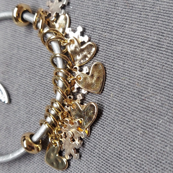 Vintage Demdaco Silver Gold Tone Snowflake Heart Charm Bangle Statement Bracelet - Picture 3 of 4